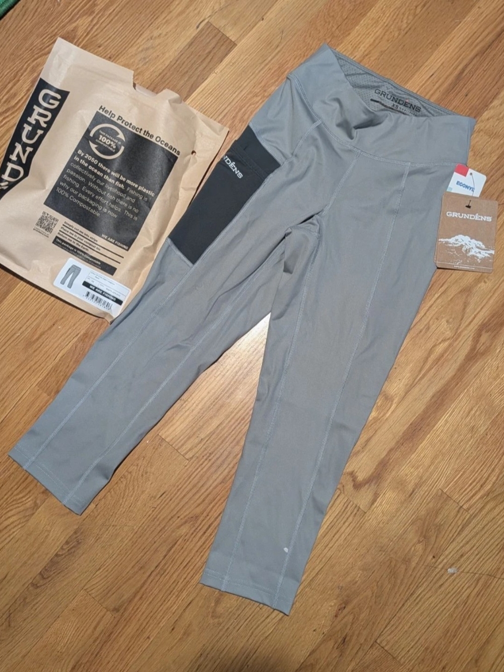 Grundens Women's Gray/Black Capri Leggings XS Activewear Pull-On Stretch